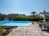 Pool mit Terrasse - 