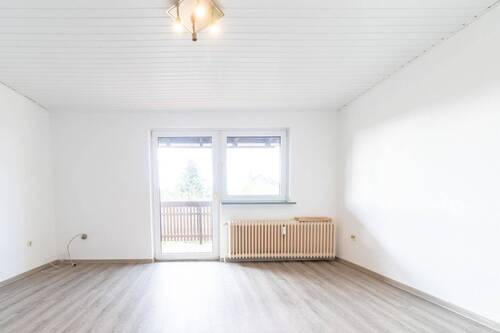 Wohnzimmer - DG rechts - 3 Zimmer Etagenwohnung zur Miete in Danndorf