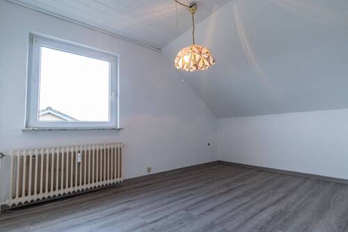 Schlafzimmer - DG rechts - 3 Zimmer Etagenwohnung in Danndorf