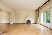 Wohnzimmer mit offenem Kamin - 