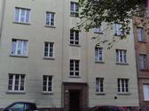 Fassade eines Wohngebäudes - Helle Dachgeschosswohnung in Leipzig - Ideal für Singles oder Paare