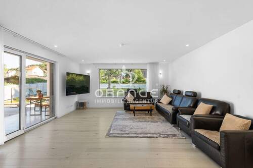 Wohnzimmer - 6 Zimmer Einfamilienhaus zum Kaufen in Schwandorf