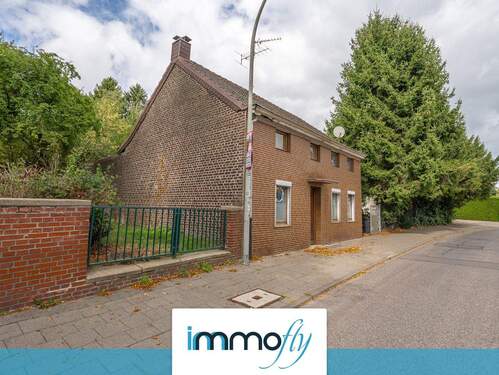 Hausansicht.jpg - Seltenes Investitionsjuwel in Mönchengladbach - großzügiges Grundstück mit Neubaupotenzial