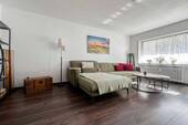 Wohnzimmer - 3 Zimmer Etagenwohnung zum Kaufen in Erlangen