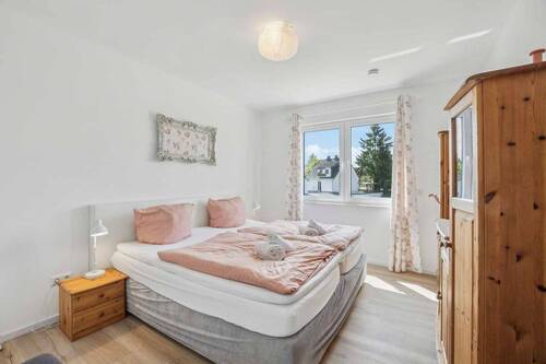 Schlafzimmer -rechts - EG_ - 