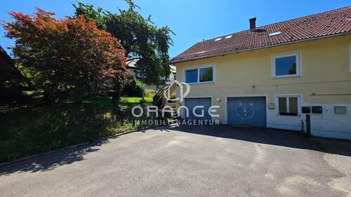 Zugang und Garage - 