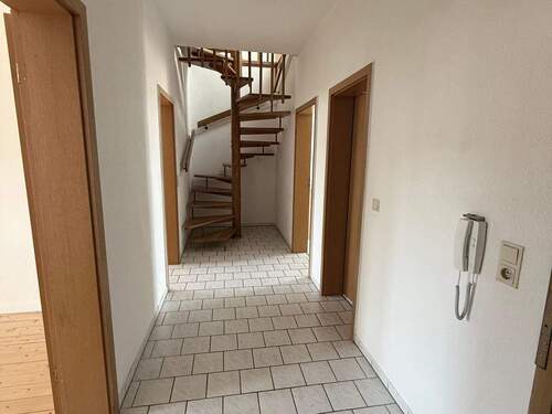 Flur - 3-Raum-Maisonette-Wohnung im Dachgeschoss mit Balkon und EBK
