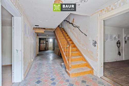 Flur EG und Treppenaufgang zum OG - Einfamilienhaus mit 160,00 m² in Ertingen zum Kaufen