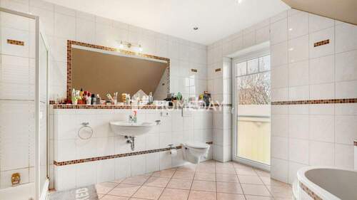 1. OG Badezimmer 1 - 