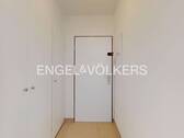Eingangsbereich mit Garderobenschrank - Etagenwohnung mit 97,00 m&sup2; in Moers zur Miete