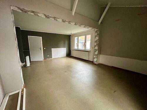 Blick ins Wohnzimmer vom Garten aus - 