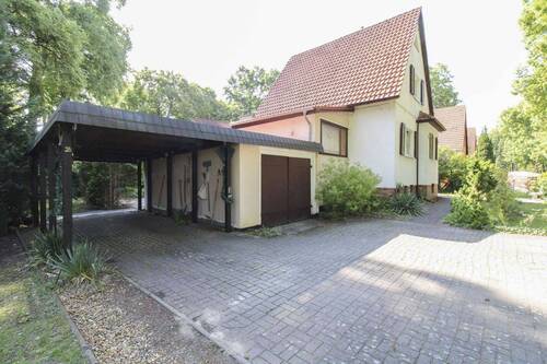 Carport und Garage - 