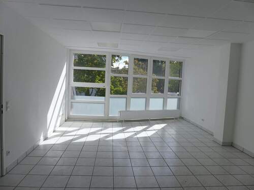 Raum 3 zur Strassenseite.JPG - Büro in Berlin zur Miete