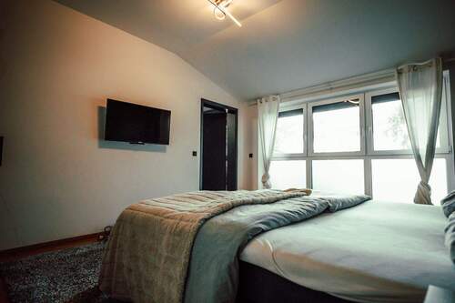 Schlafzimmer mit Masterbad - 
