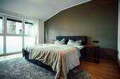 Schlafzimmer mit Masterbad - 