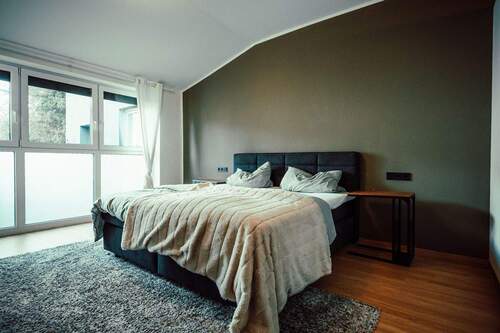 Schlafzimmer mit Masterbad - 