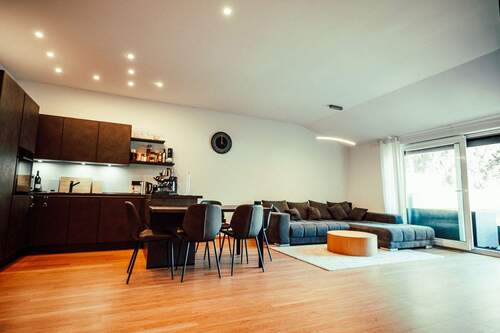 Wohn.- Esszimmer - LOFT-BUNGALOW MIT PRIVATEM GARTEN & POOL