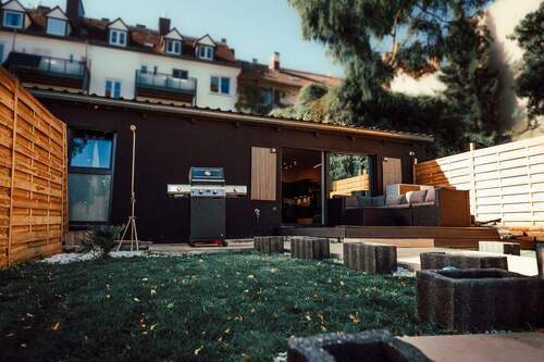 Blcik aufs Haus vom eigenen Garten - 