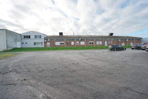 Seitenansicht und Freiflächen - Halle zum Kaufen in Issum