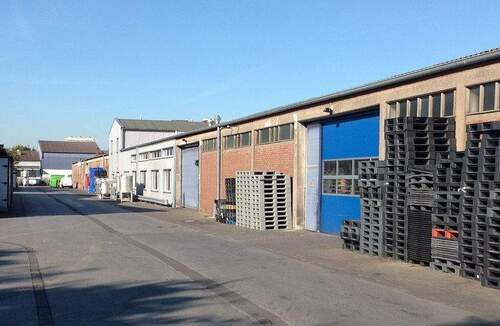 Zufahrt - Halle in Issum