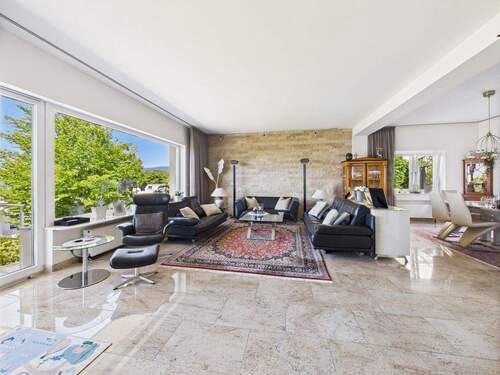 Heller Wohnbereich - 8 Zimmer Einfamilienhaus in Wiesbaden