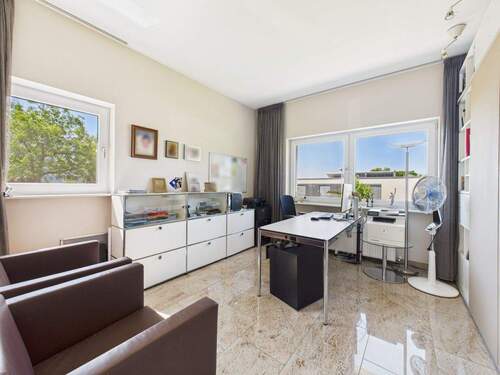 Helles Arbeitszimmer - 