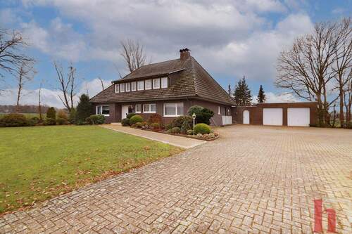 Außen - 9 Zimmer Einfamilienhaus zum Kaufen in Lohne (Oldenburg)