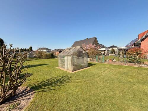 Garten - * VERKAUFT * Attraktives Baugrundstück in zweiter Reihe