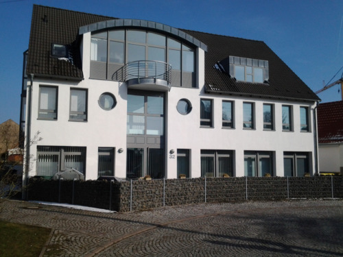 Frontansicht..png - Attraktives Mehrfamilienhaus in ruhiger aber verkehrsgünstiger Lage