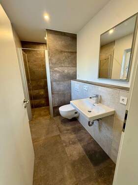 05 Bad EG_01.jpeg - Mehrfamilienhaus, Wohnhaus mit 125,00 m&sup2; in Taucha zum Kaufen