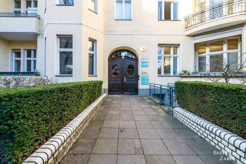 Hauseingang - Etagenwohnung mit 141,00 m&sup2; in Berlin zum Kaufen