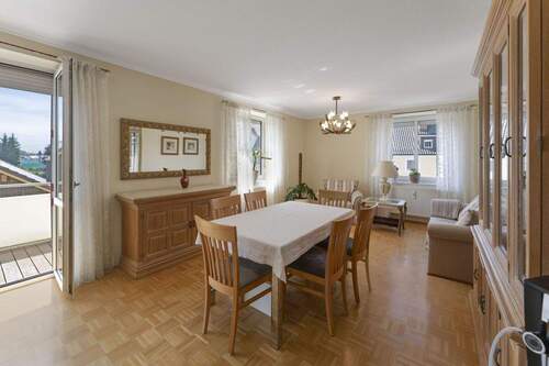 Wohnzimmer - Helle 4-Zimmer-Wohnung in Bestlage!