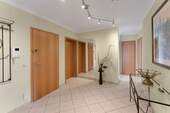 Eingangsbereich - 4 Zimmer Etagenwohnung zum Kaufen in Freilassing