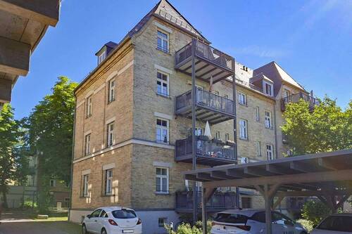 Außenansicht_Hinterhof_Eingang - Hochwertige 2-Zimmer-Wohnung im historischen Proviantbachquartier - Balkon, Carport