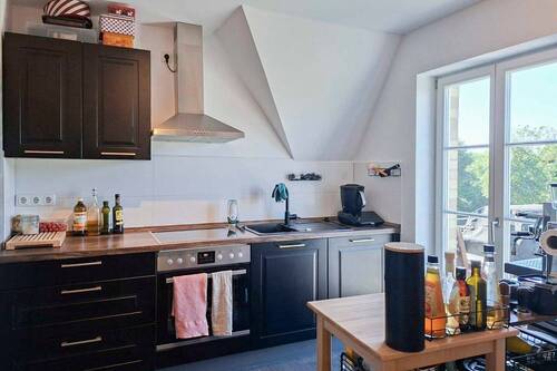 Küche mit Zugang zum Balkon - 