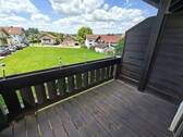 geräumiger Balkon vom Wohnzimmer aus begehbar - 