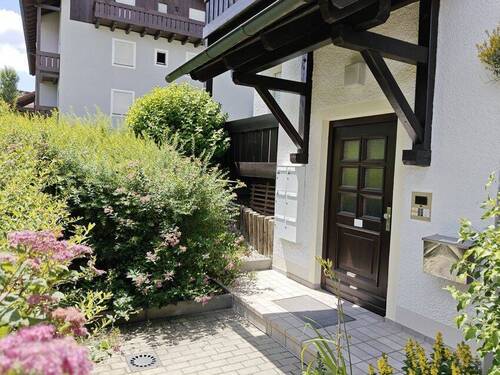 Hauseingang (für 6 Parteien im Haus) - 2 Zimmer Etagenwohnung zum Kaufen in Bayerbach