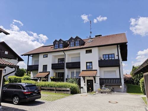 helle 2-Zi.-Eigentumswohnung mit Garage in ruhiger Siedlungslage von Bayerbach (Ndb. Bäderdreieck) - 2 Zimmer Etagenwohnung in Bayerbach