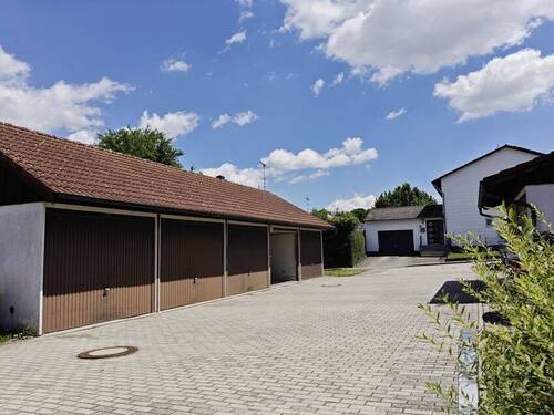 zur Wohnung gehört eine Garage (der Wert der Garage ist im Kaufpreis bereits enthalten) - Etagenwohnung mit 47,00 m&sup2; in Bayerbach zum Kaufen