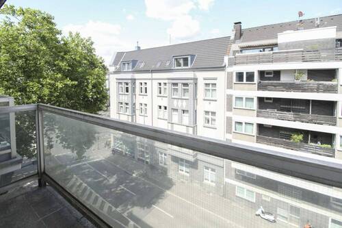 Balkon ETW links - 2 Zimmer Etagenwohnung in Düsseldorf