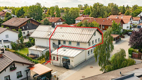 Wohnung markiert mit Eingang und DG - 
