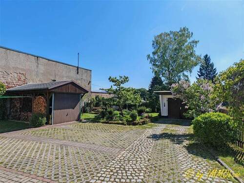 Stellplätze, Carport und Garage - Mehrfamilienhaus, Wohnhaus mit 296,00 m² in Frankenberg zum Kaufen