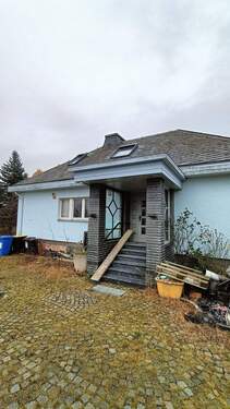 Eingangsbereich.jpg - 6 Zimmer Einfamilienhaus zum Kaufen in Werdau