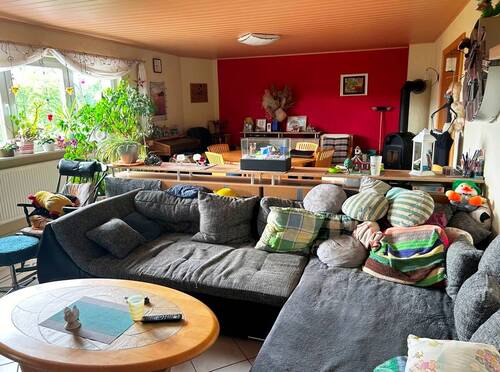 Großzügiger Wohnbereich - 1 Zimmer Mehrfamilienhaus, Wohnhaus in Bundorf
