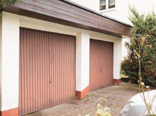 Zwei Garagen am Haus inkl. - 
