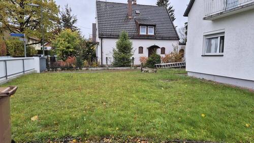 Vorgarten 10 m tief - Grundstück in München zum Kaufen