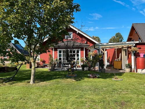 Gartenansicht - Charmanter Holzbungalow auf Eckgrundstück