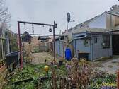 Innenhof mit kleinem Garten und Freisitz - 
