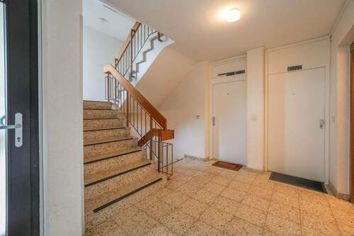 Treppenhaus - 1 Zimmer Etagenwohnung zum Kaufen in Korschenbroich