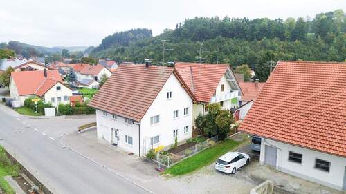 Aussen - Mehrfamilienhaus, Wohnhaus mit 250,00 m&sup2; in Bad Wurzach / Hauerz zum Kaufen